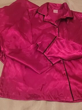 Gilligan & O'Malley Red Satin Pajama Top with Black Piping